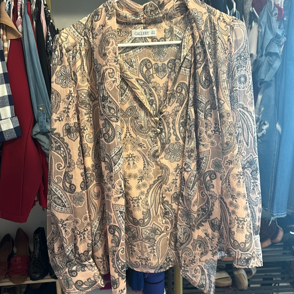NWOT Gallery blouse size medium